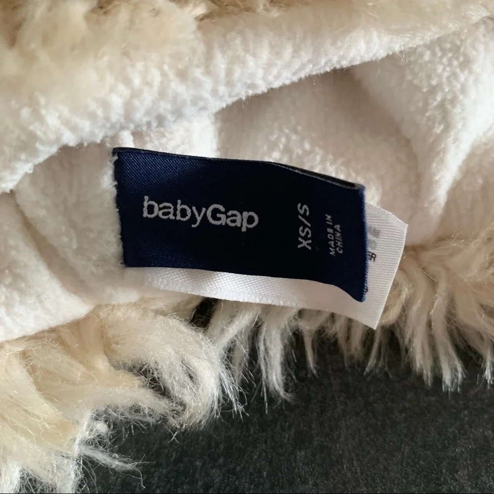 Baby Gap Unisex Fuzzy faux fur Winter hat size XS/S cream